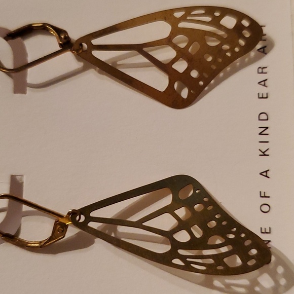 Butterfly Wing Earrings 🦋 - Picture 3 of 3